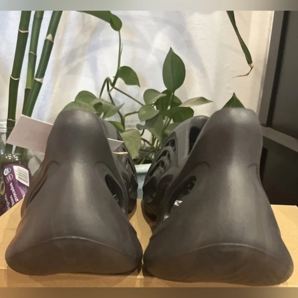 Yeezy new without
